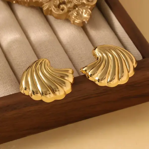 Wholesale 1 Pair Casual Cute Sweet Water Droplets Heart Shape Flower Plating 304 Stainless Steel Imitation Gold Ear Studs