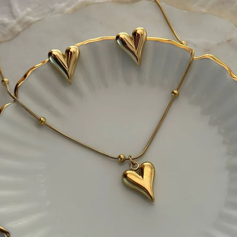 Wholesale Ion Plating (IP) Heart Shape 304 Stainless Steel Simple Style Classic Style Waterproof Non Tarnish Earrings Necklace