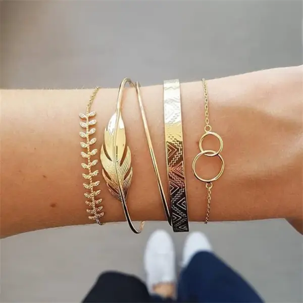 Wholesale Vintage Style Punk Simple Style Moon Leaves Arrow Alloy Gold Plated Silver Plated Artificial Diamond Rhinestones Bracelets Bangle In Bulk