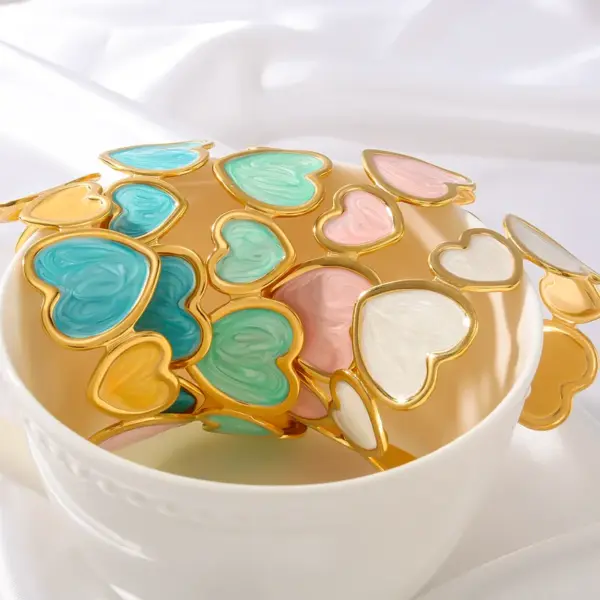 PVD Coated 18K Gold Real Gold Plated C Shape Heart Shape 304 Stainless Steel Classic Style Waterproof Non Tarnish 304 Stainless Steel Cu Bracelets