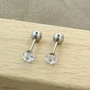 Silver / 4mm Pair