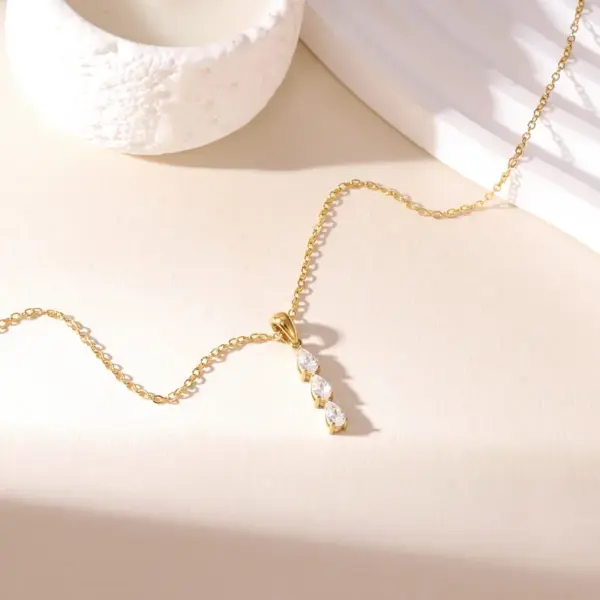 Wholesale Hot-Selling Diamond-Studded One-Word Chain Elegant Light Luxury Ins Niche Female Style French Clavicle Chain Minimalist Titanium Steel Necklace High-End