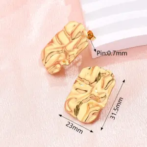 Irregular Pleated Rectangular Earrings (Gold) / 31.5x23mm (Needle Thickness: 0.5mm) / 1 Pair/Package