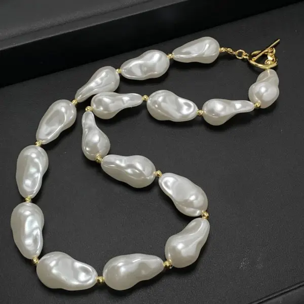 Baroque Style Solid Color Imitation Pearl Women's Necklace