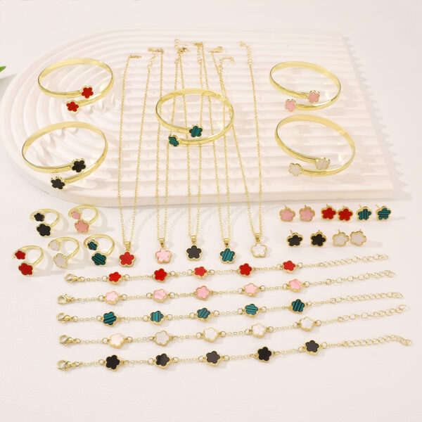 Wholesale Cross-border Hot Sale Five-leaf Clover Jewelry suit Women's Simple Oil Dropping Lucky Flower Necklace All-match Bracelet Earrings 5-piece Set