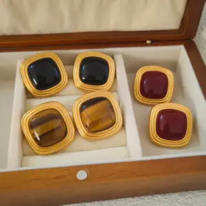 1 Pair Elegant Nordic Style Retro Square (Accessory) Waterproof Non-Fading 304 Stainless Steel Resin Tiger Eye Vacuum Electroplating (Fired) 18K Gold Butterfly Ear Caps Women's Earrings Studs