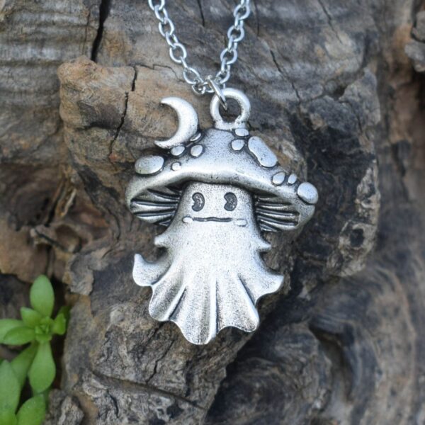 oly-c98a95d9f7f3d735bf553af2da23bab5 Wholesale Creative Retro Style Retro Magic Moon Grilled Mushroom Pendant Women Cute Cute Party Bodhi Necklace