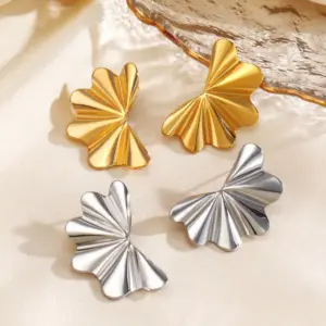 Wholesale Ion Plating (IP) 18K Gold Plated Solid Color 304 Stainless Steel Vacation Simple Style Waterproof Non Tarnish Ear Studs