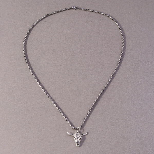 Wholesale European and American cross-border jewelry new cow head Elephant Men's necklace personalized creative design animal pendant clavicle chain