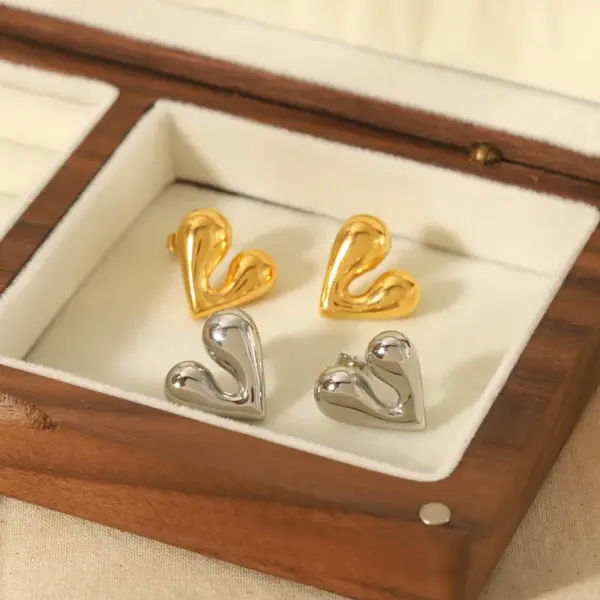 Wholesale PVD Coated Real Gold Plated Heart Shape 304 Stainless Steel Simple Style Waterproof Non Tarnish Ear Studs