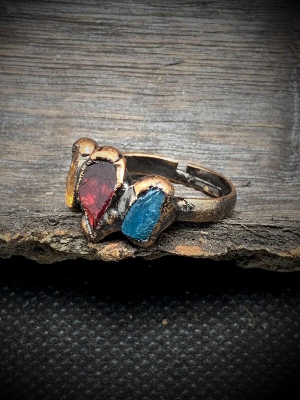 Wholesale INS style three natural stone raw stone unshaped handmade edge bronze ring (random arrangement of stones)