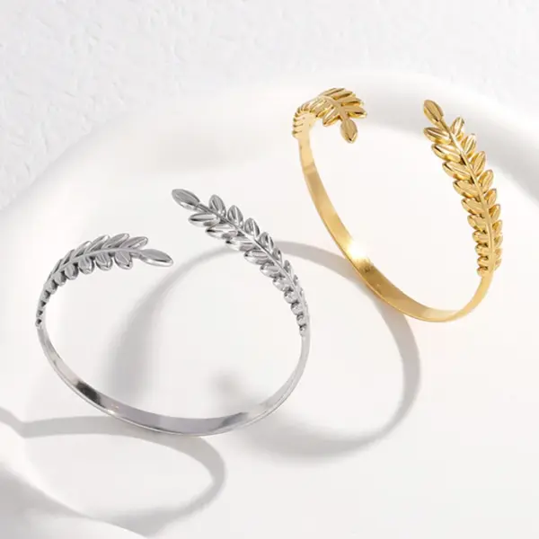 Wholesale Fashion Grain 304 Stainless Steel 18K Gold Plated Stainless Steel Bracelets In Bulk