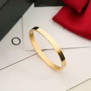 30 A-A-4 Gold Egg-Shaped Bracelet 6mm