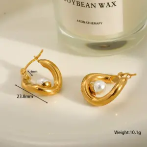 Gold / V-shaped Pearl Earrings