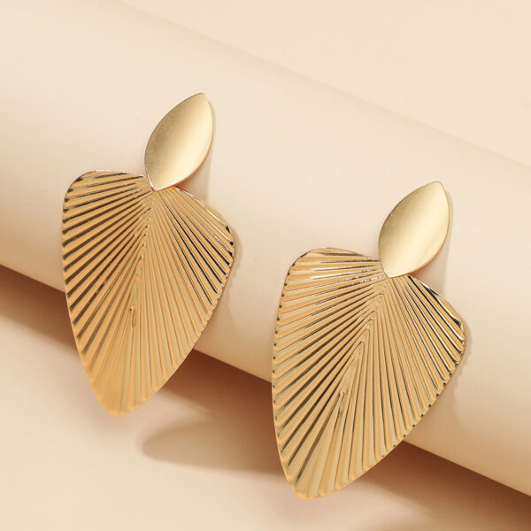 oly-cad85392fbcc3e4baed1debcacffb722 Wholesale New European and American cross-border new personalized exaggerated geometric metal earrings ins style leaf earrings