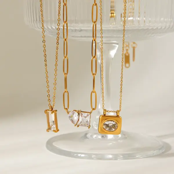 Wholesale 304 Stainless Steel Inlaid Zircon Heart Square Pendant Clavicle Chain 18K Gold Plated Handmade Chain Vacuum Electroplating (Furnace) Women's Chain