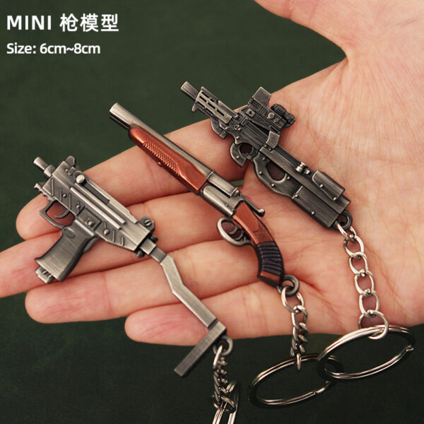 Wholesale Mini eating chicken pendant P90 S686 DP-28 alloy keychain metal gun model toy trinkets
