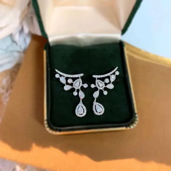 Wholesale Fashion Pear Shaped Inlaid Zircon Copper Earrings Wholesale