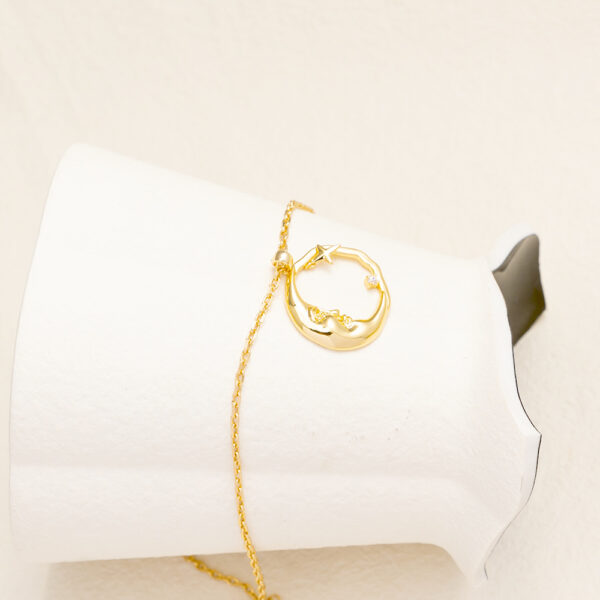 Wholesale New Retro Niche Jewelry Star Moon Diamond Pendant Necklace Fashion Design High-end Clavicle Chain Women