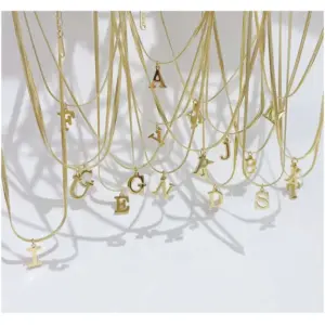Letter P / Gold