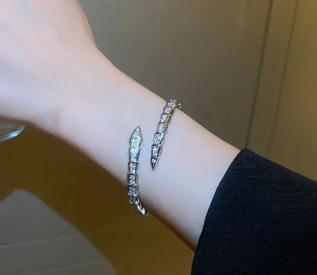 Wholesale Simple Style Letter Solid Color Copper Zircon Bangle In Bulk