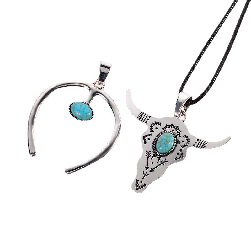 Wholesale Cross-border hot-selling European and American trend retro turquoise cow head pendant simple horseshoe sweater chain aessories