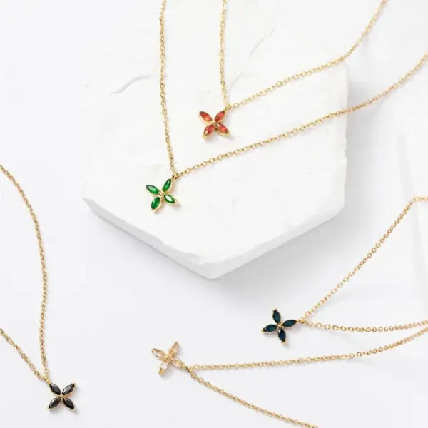 Wholesale PVD Coated 14K Gold Real Gold Plated Four Leaf Clover 304 Stainless Steel Fashion Simple Style Waterproof Non Tarnish 304 Stainless Steel Necklace