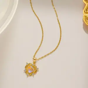 562 Aurora Heart Necklace / Gold