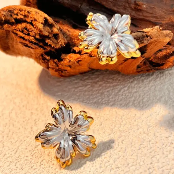 Wholesale PVD Coated Real Gold Plated 18K Gold Flower 304 Stainless Steel Retro Classic Style Waterproof Non Tarnish Ear Studs