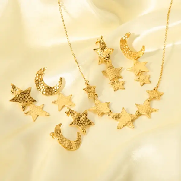 Wholesale PVD Coated Real Gold Plated 18K Gold Star Moon 304 Stainless Steel IG Style Nordic Style African Style Waterproof Non Tarnish 304 Stainless Steel Lobster Trigger Clasp Closure Pendant Necklace