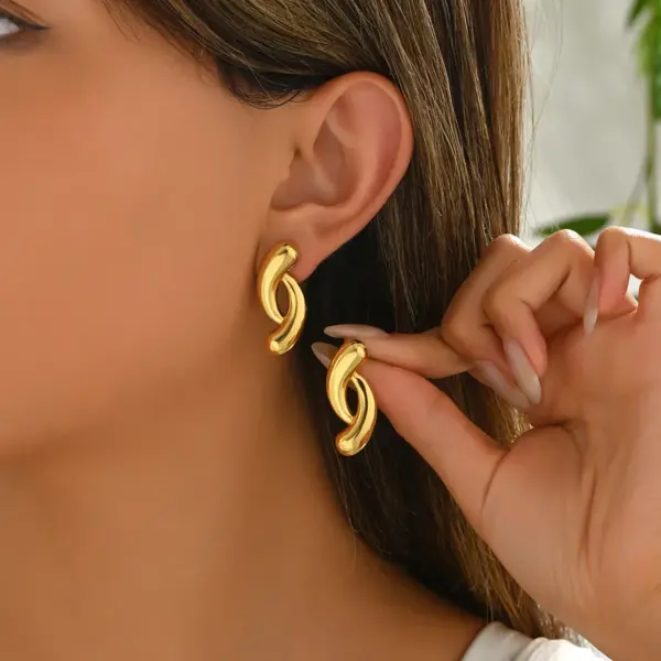 Wholesale 304 Stainless Steel Solid Color PVD Coated Real Gold Plated Real Gold Plated Casual Simple Style Waterproof Non Tarnish Earrings