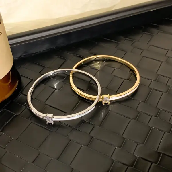 Wholesale Copper 18K Gold Plated Lady Inlay Geometric Zircon Bangle