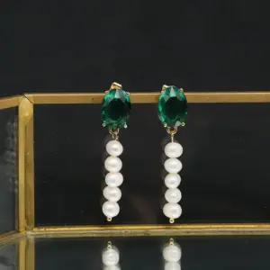 Emerald Oval Simple Stud Earrings