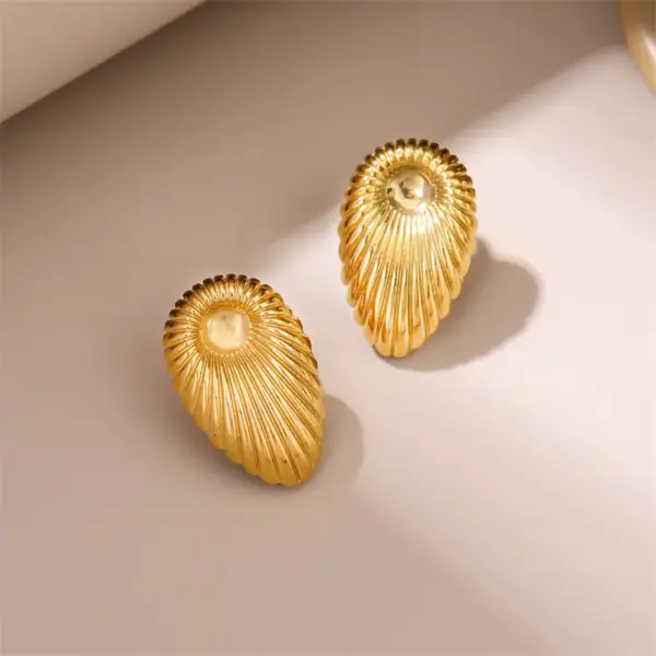 Wholesale Vacuum Plating 18K Gold Plated 18K Gold Irregular Geometric 201 Stainless Steel Retro Simple Style Ear Studs