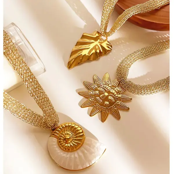 Wholesale 304 Stainless Steel Red Heart Shell PVD Coated Real Gold Plated Nordic Style Retro Lady Waterproof Non Tarnish Irregular Surgical Steel Knitted Silk Mesh Belt Lobster Trigger Clasp Closure Gold Pendant Necklace