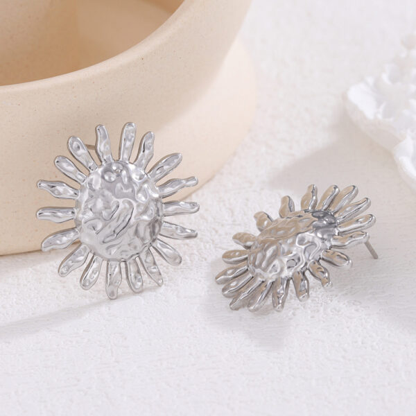 Wholesale European and American Cross-border Hammer Sunflower Stainless Steel Earrings Women's Light Luxury High-end Atmospheric 18k Gold Plated Earrings Earrings