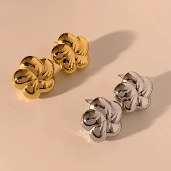 PVD Coated Real Gold Plated 16K Gold White Gold Plated Gold Plating Flower 304 Stainless Steel Casual Sweet Waterproof Non Tarnish Earrings Necklace