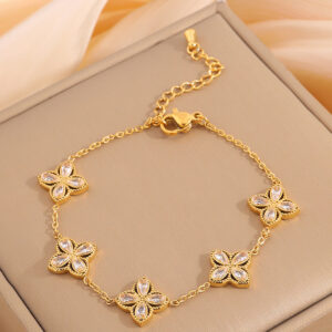 White diamond clover bracelet