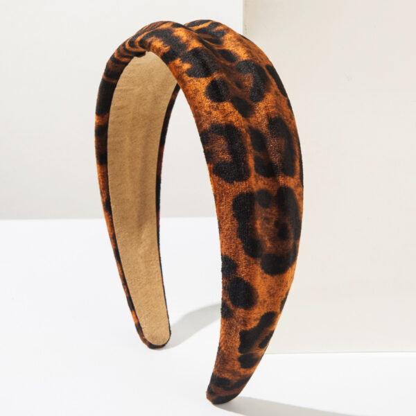 oly-cd303caabdef434efb733df7d4017a60 Wholesale Retro leopard print textured headband, printed velvet wide-brimmed Hong Kong style hair accessory.
