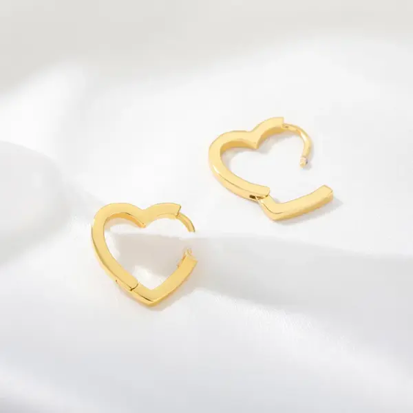 Wholesale PVD Coated Real Gold Plated 18K Gold Heart Shape 304 Stainless Steel Vintage Style Simple Style Waterproof Non Tarnish Earrings