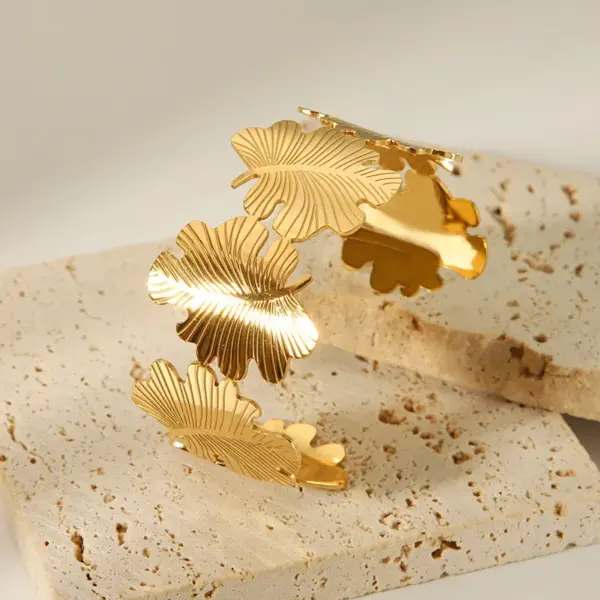 Vintage Style Roman Style Stripe Leaves Flower 304 Stainless Steel 18K Gold Plated Bangle In Bulk