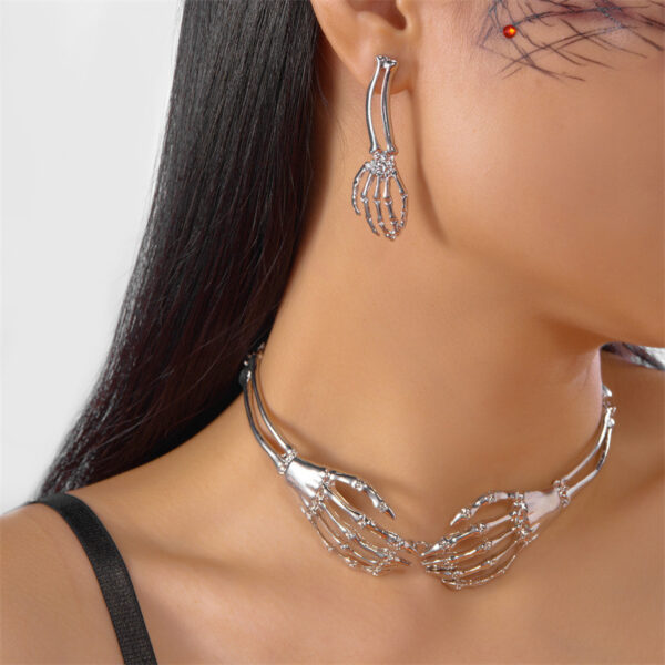 Wholesale European and American style fashion unique necklace, dark style skull claw necklace, finger bone earrings, Halloween costume accessories