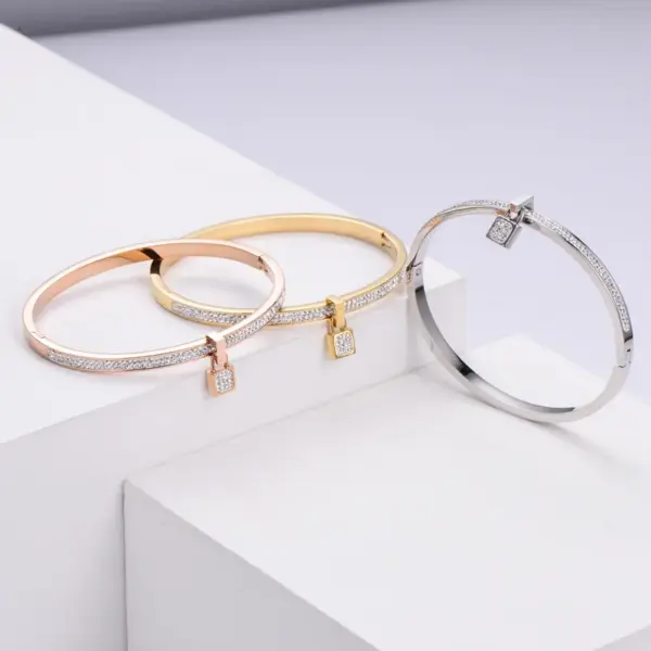 Wholesale PVD Coated 18K Gold Plated U Shape 304 Stainless Steel Waterproof Non Tarnish