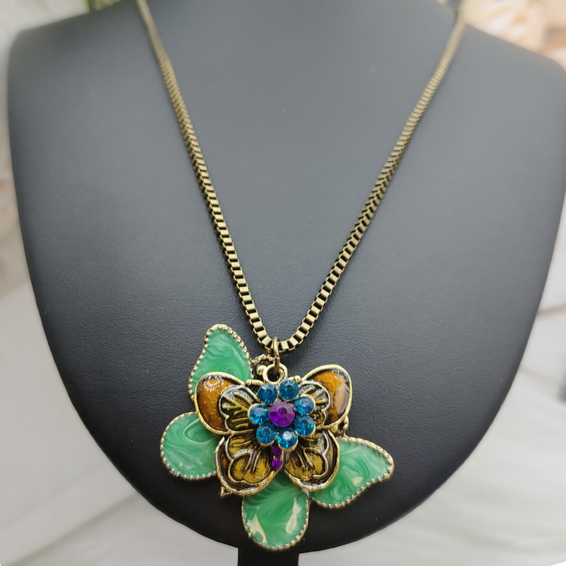 Wholesale European and American retro color painting oil aessories butterfly necklace female temperament online pular all-match ethnic style jewelry