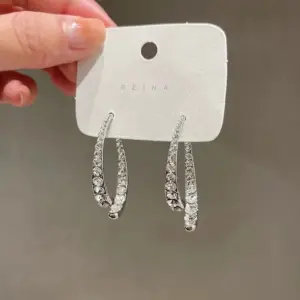 59#D0527 Linear Eardrops-Silver