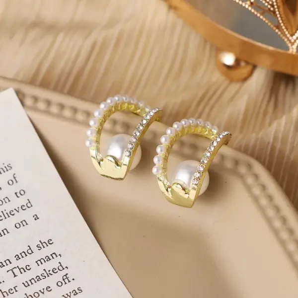Wholesale Unisex Fashion Geometric Alloy Artificial Gemstones Earrings Pearl Plating Metal Hoop Earrings