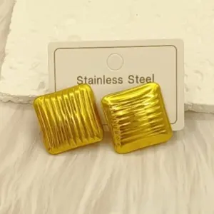 Gold Earrings 101 / 18k