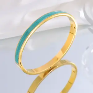 Green / One Size / Enamel