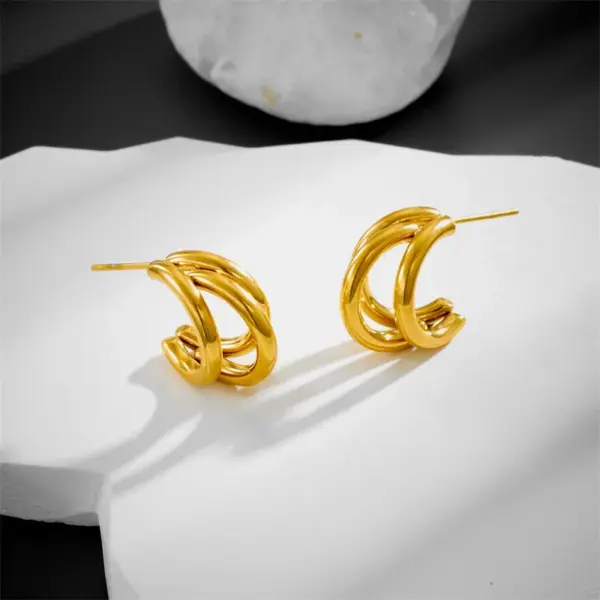 Wholesale Elegant Solid Color Titanium Steel Plating Ear Studs 1 Pair