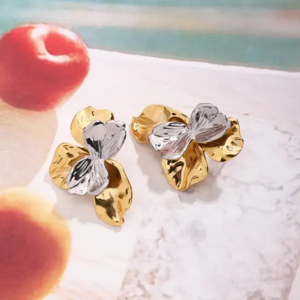 Wholesale Real Gold Plated 304 Stainless Steel PVD Coated Flower Waterproof Non Tarnish Vacation Modern Style Commute Ear Studs For Women's